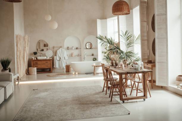 Une maison rénovée avec goût grâce à la pose de travertin)